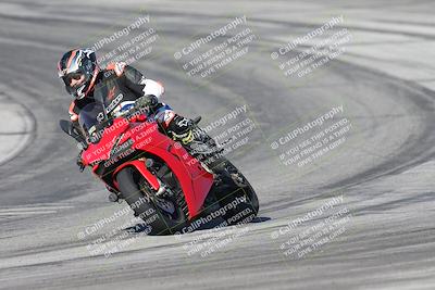 media/Dec-01-2025-Moto Forza (Mon) [[2daa91e15f]]/2-Intermediate Group/Session 2 (Turns 9 and 10)/